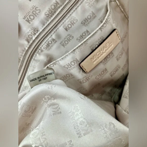 MICHAEL KORS Burgundy Jet Set Tote *Like New* - Picture 11 of 13